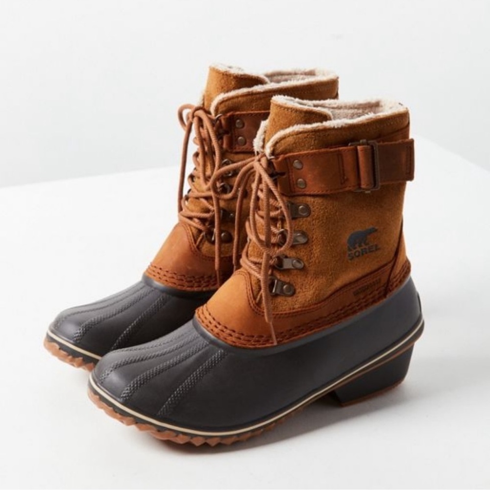 Sorel Winter Fancy Lace Duck Boot - size 10